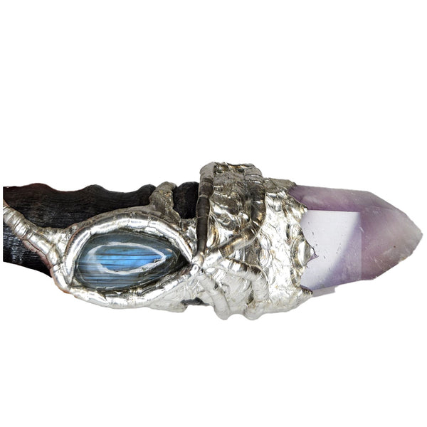 A blesbok horn is adorned with a polished amethyst point. On the handle there is three white coin pearls, a large white pearl and a small white pearl. Six small faceted amethyst beads with a labradorite cabochon. Close up.