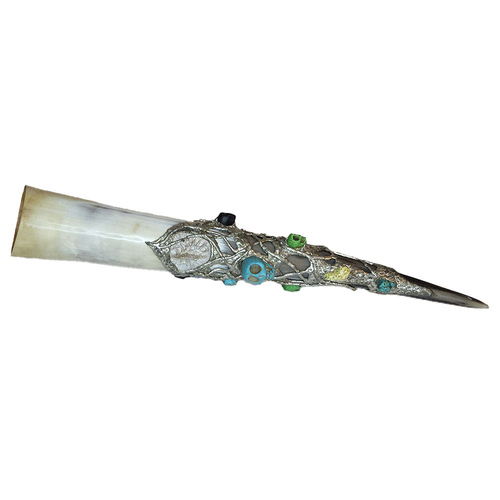 Fit for a pirate king, this large drinking horn has seven craved skulls of turquoise and howlite. Two green and two turquoise nuggets along with two alligator scoots (ridges on the top of a gator. Front view