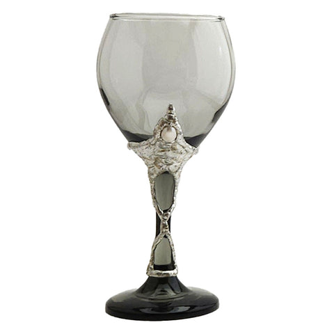 A single white pearl is set in our flower design on a 13,5 oz smoky red wine glass. Elegant and charming. back view
