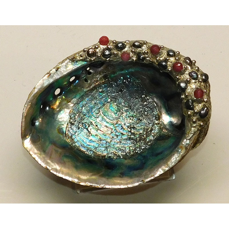Abalone shell jewelry bowl with black pearls and ruby crystal beads